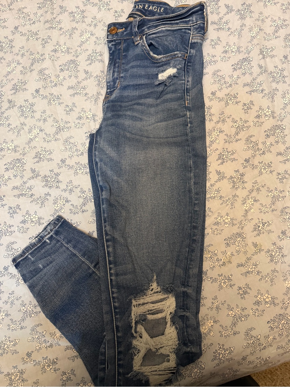 American Eagle Outfitters Women’s Distressed Blue Skinny Jeans